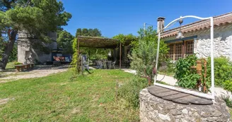 Location de salles Chez Tata Simone à Mouriès Jardin