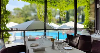 Vue table restaurant véranda