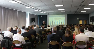 Conférence - Salle Camargue Conférence - Salle Camargue