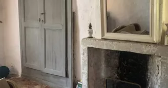Miroir à l'ancienne dans la chambre