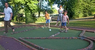 mini-golf-camping -parc-de-loisirs-de-Vaux-Ambrieres-les-vallees-53-asc-1 mini-golf-camping -parc-de-loisirs-de-Vaux-Ambrieres-les-vallees-53-asc-1
