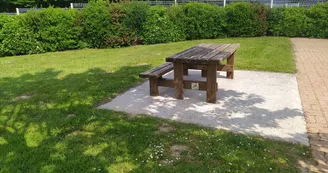 aire-de-pique-nique-parc-de-vaux-ambrieres-les-vallees-53-loi-1