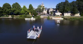 Traversee_en_bac-La_Mayenne_(riviere)_Menil-CP-Pascal_BELTRAMI_-_Mayenne_Tourisme(1) Traversee_en_bac-La_Mayenne_(riviere)_Menil-CP-Pascal_BELTRAMI_-_Mayenne_Tourisme(1)