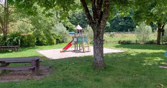 Aire de jeux et de pique-nique de la Jouanne à Montsûrs Aire de jeux et de pique-nique de la Jouanne à Montsûrs