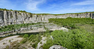 Karst et contrastes autour de Balazuc et de l'Ardèche_Pradons
