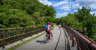 A vélo sur la Via Ardèche de Saint-Sernin à Largentière_Saint-Sernin