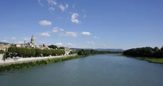 Le Rhône à Bourg-Saint-Andéol Le Rhône à Bourg-Saint-Andéol