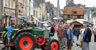 Fête du Camembert à Orbec véhicules anciens