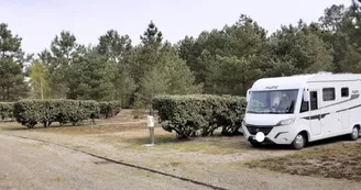 Aire CAMPING-CAR PARK de Montfort-le-Gesnois, Les Sittelles Aire CAMPING-CAR PARK de Montfort-le-Gesnois, Les Sittelles