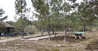 Aire CAMPING-CAR PARK de Montfort-le-Gesnois, Les Sittelles Aire CAMPING-CAR PARK de Montfort-le-Gesnois, Les Sittelles