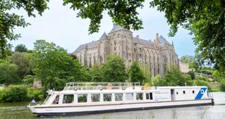 Abbaye-de-Solesmes-Bateau Le Sablésien Abbaye-de-Solesmes-Bateau Le Sablésien