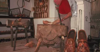 La Maison du sabot et des métiers d'antan - Neufchâtel en Saosnois La Maison du sabot et des métiers d'antan - Neufchâtel en Saosnois