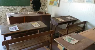 Vallée-de-la-sarthe-Campagne-retro-salle-de-classe Vallée-de-la-sarthe-Campagne-retro-salle-de-classe