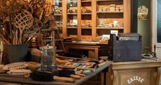 Musée de boutiques anciennes_La Chartre sur le Loir Musée de boutiques anciennes_La Chartre sur le Loir