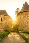 Porte tours d'entrée citadelle Champtoceaux, coucher de soleil
