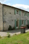 Le gîte "Côté Grenouilles" au hameau de Sainte-Mégrine, à Coulon