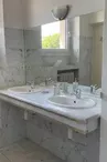 chambre avec salle de bain privative